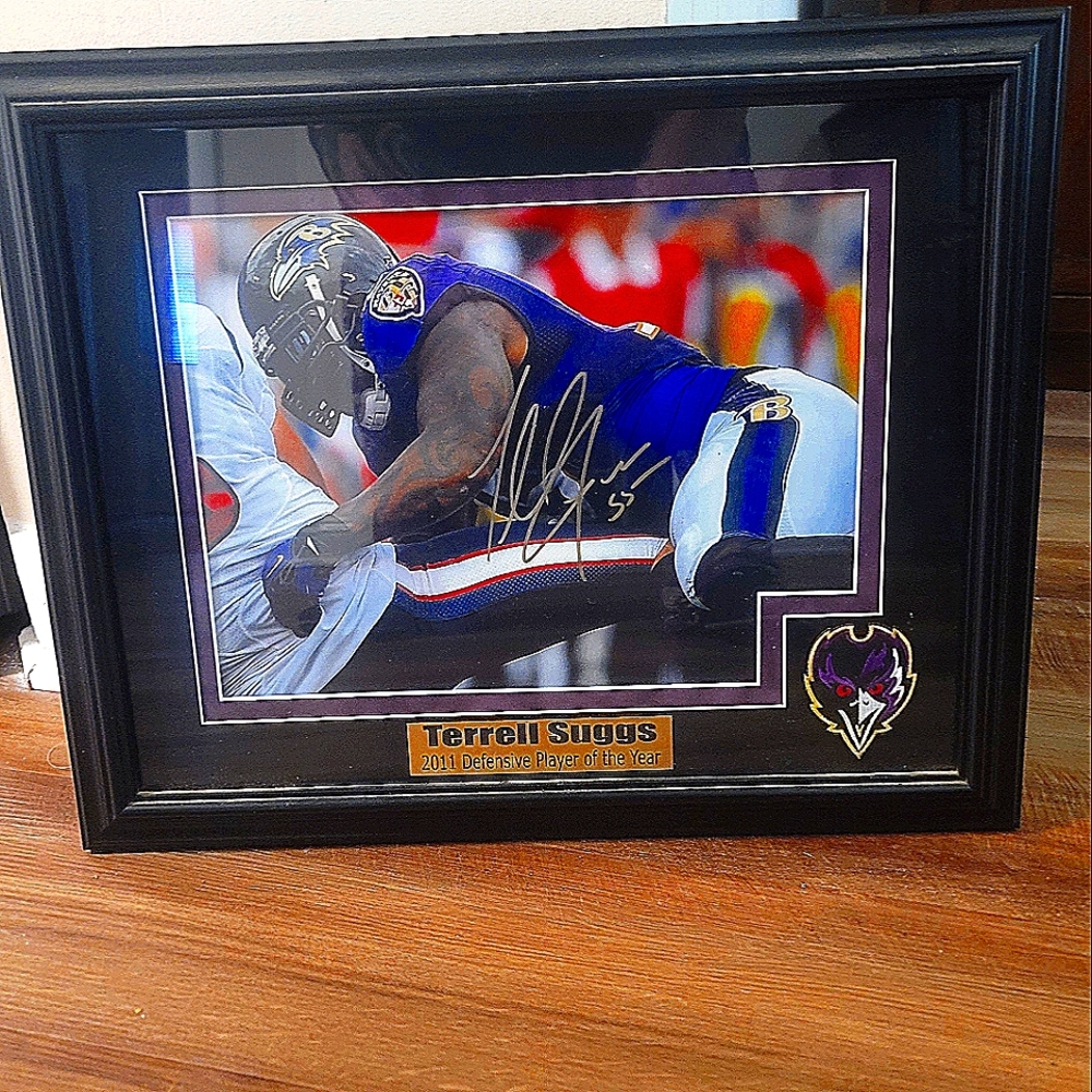 Signed framed Terrell Suggs photo with certificate of authenticity..